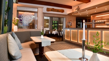 Innenansicht vom Empfang im Restaurant des Landhotels Hermannshöhe.