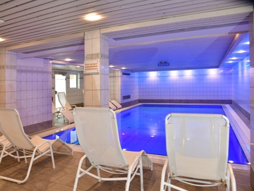Innenansicht vom Spa Schwimmbereich im Landhotel Hermannshöhe.
