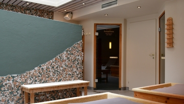 Bild von Liegen im Spa Bereich im Landhotel Hermannshöhe.