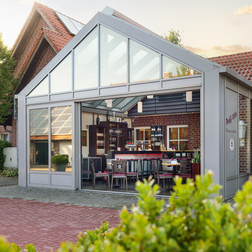 Außenansicht des Restaurants und Bar vom Landhotel Hermannshöhe.