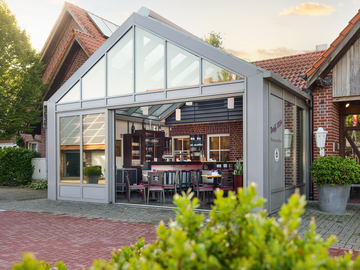 Außenansicht des Restaurants und Bar vom Landhotel Hermannshöhe.