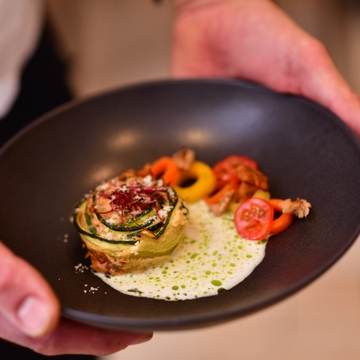 Nahaufnahme eines kleinen Menüs im Restaurant des Landhotels Hermannshöhe.