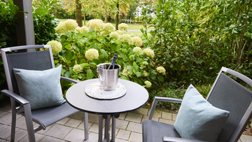 Bild einer kleinen privaten Terrasse.