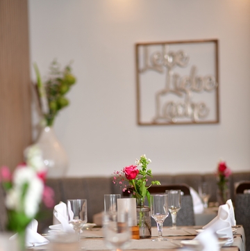 Sitzplatzreihe im Restaurant vom Landhotel Hermannshöhe.