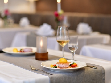 Bild von einem Menü für zwei Personen im Restaurant des Landhotels Hermannshöhe.